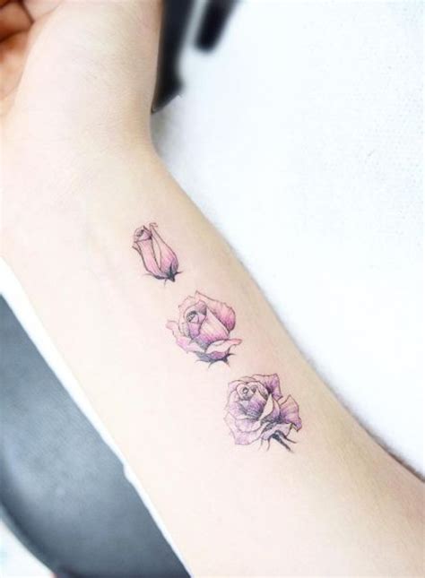 kleine rosen tattoo vorlage|rosen tattoo ideen.